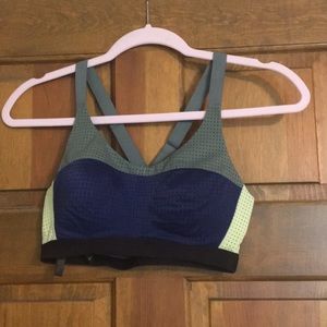 SPORTS BRA